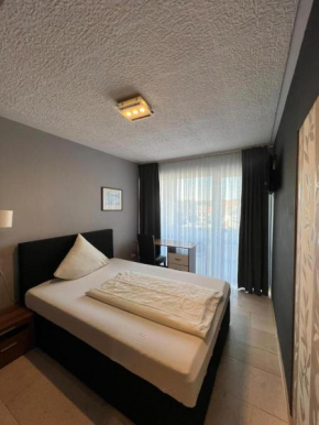 Room in Guest room - Serene Retreat in Bad Salzuflen Cozy Guest Room with Balcony